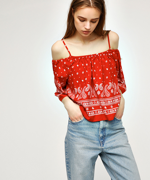 MOUSSY(マウジー)の「BANDANA OFF SHOULDER(その他トップス・レディース・ブラック系その他/レッド系その他/ダークネイビー/ベージュ系その他・FREE)」の4枚目の写真