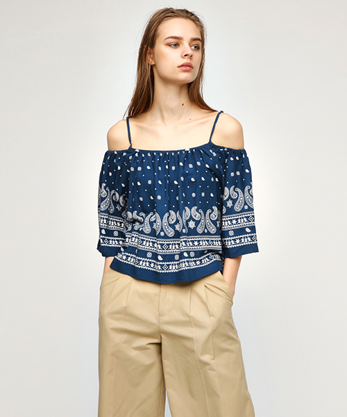 MOUSSY(マウジー)の「BANDANA OFF SHOULDER(その他トップス・レディース・ブラック系その他/レッド系その他/ダークネイビー/ベージュ系その他・FREE)」の3枚目の写真