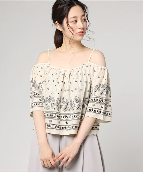 MOUSSY(マウジー)の「BANDANA OFF SHOULDER(その他トップス・レディース・ブラック系その他/レッド系その他/ダークネイビー/ベージュ系その他・FREE)」の7枚目の写真