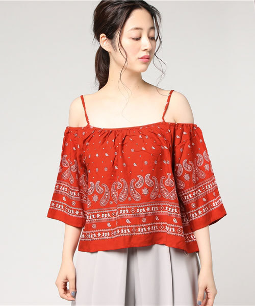 MOUSSY(マウジー)の「BANDANA OFF SHOULDER(その他トップス・レディース・ブラック系その他/レッド系その他/ダークネイビー/ベージュ系その他・FREE)」の9枚目の写真