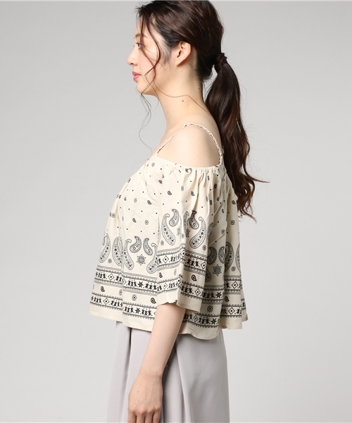 MOUSSY(マウジー)の「BANDANA OFF SHOULDER(その他トップス・レディース・ブラック系その他/レッド系その他/ダークネイビー/ベージュ系その他・FREE)」の11枚目の写真