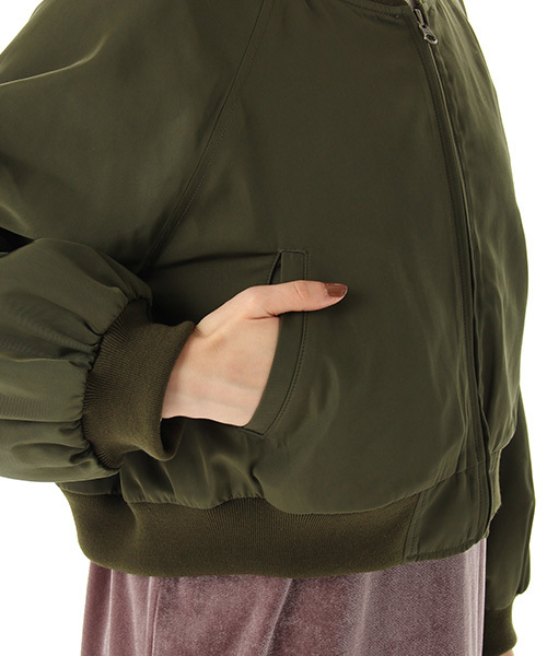 Honeys（ハニーズ）の「ショート丈リブブルゾン（ブルゾン・レディース・ブラック/カーキ/ピンク・L/M/LL）」の14枚目の写真