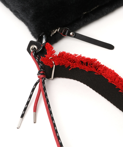 ESTNATION（エストネーション）の「ithelicy ボアショルダーバッグ BIELECKI（ショルダーバッグ・メンズ・ブラック・FREE）」の6枚目の写真