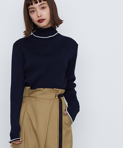 STUDIOUS（ステュディオス）の「ラメウェーブタートルニット（ニット/セーター・レディース・ネイビー/ダークブラウン・FREE）」の2枚目の写真