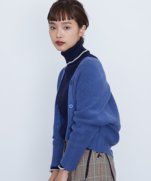 STUDIOUS（ステュディオス）の「ラメウェーブタートルニット（ニット/セーター・レディース・ネイビー/ダークブラウン・FREE）」の3枚目の写真