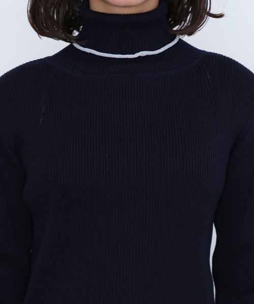 STUDIOUS（ステュディオス）の「ラメウェーブタートルニット（ニット/セーター・レディース・ネイビー/ダークブラウン・FREE）」の9枚目の写真