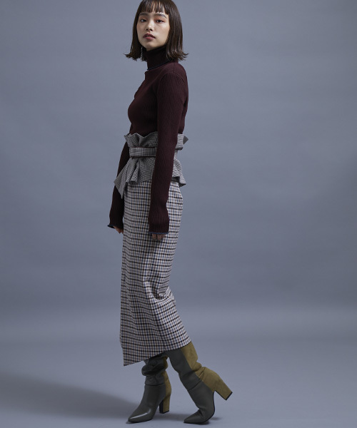 STUDIOUS（ステュディオス）の「ラメウェーブタートルニット（ニット/セーター・レディース・ネイビー/ダークブラウン・FREE）」の13枚目の写真