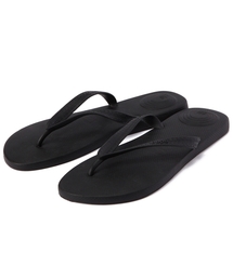 BEAUTY&YOUTH UNITED ARROWS | 🏝海の駐車場の路面に置き去りに...😅(ビーチサンダル)