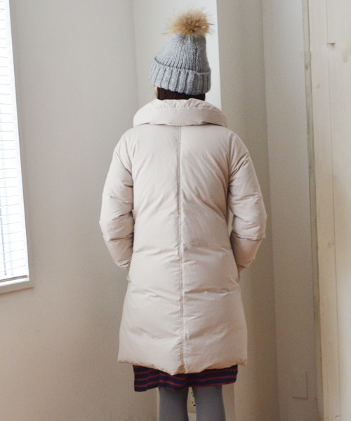 liflattie ships（リフラティ シップス）の「liflattie ships:ダウンコート ◇（ダウンジャケット/コート・レディース・ベージュ/ネイビー・ONE SIZE）」の4枚目の写真