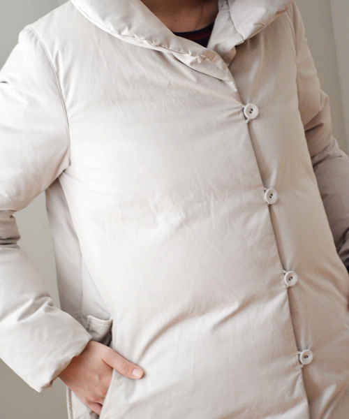 liflattie ships（リフラティ シップス）の「liflattie ships:ダウンコート ◇（ダウンジャケット/コート・レディース・ベージュ/ネイビー・ONE SIZE）」の5枚目の写真