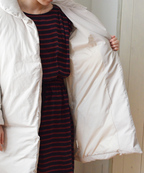 liflattie ships（リフラティ シップス）の「liflattie ships:ダウンコート ◇（ダウンジャケット/コート・レディース・ベージュ/ネイビー・ONE SIZE）」の7枚目の写真