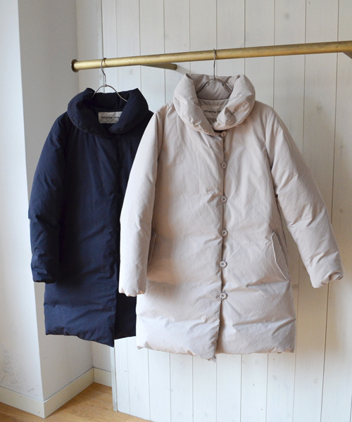 liflattie ships（リフラティ シップス）の「liflattie ships:ダウンコート ◇（ダウンジャケット/コート・レディース・ベージュ/ネイビー・ONE SIZE）」の8枚目の写真