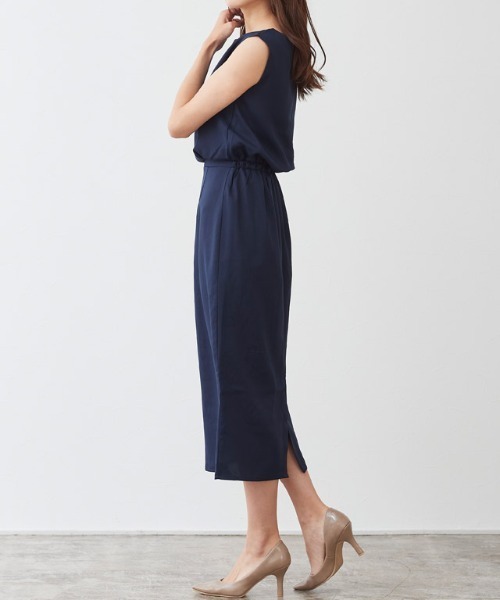 フレンチスリーブIラインドッキングワンピース