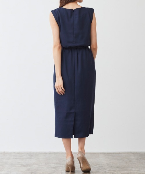 フレンチスリーブIラインドッキングワンピース