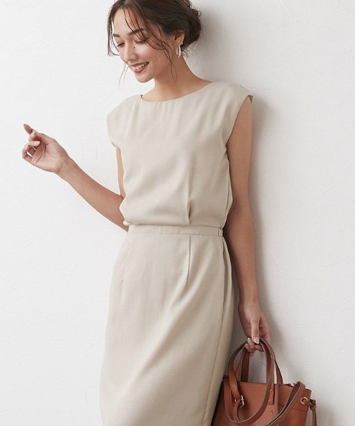 フレンチスリーブIラインドッキングワンピース