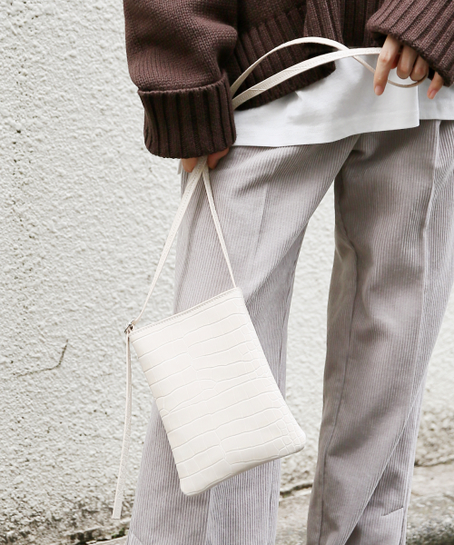 LOWRYS FARM（ローリーズファーム）の「ポーチショルダー　840239（ショルダーバッグ・レディース・ブラック/ブラウン/パープル/パイソン/ブラック系その他/ブラウン系その他/アイボリー・FREE）」の2枚目の写真