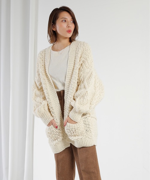 kha:ki(カーキ)の「「KHA:KI / カーキ」ニュージーランドウール手編みニットカーディガン"HAND KNIT CARDIGAN"(カーディガン/ボレロ・レディース・ブラウン/アイボリー/ライトベージュ・1)」の2枚目の写真