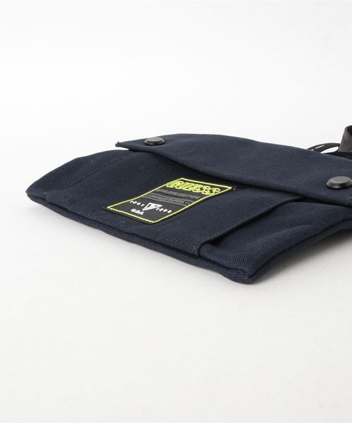 Guess（ゲス）の「GUESS/ゲス MENS BAGS サコッシュバッグ