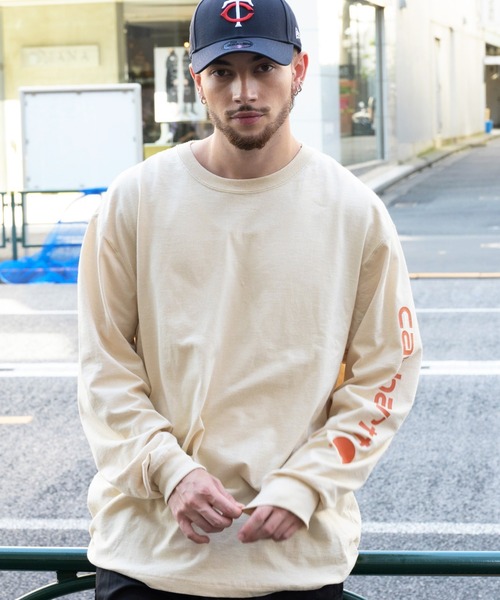 Carhartt(カーハート)の「Carhartt 袖ロゴロンT(Tシャツ/カットソー・メンズ・ブラック/ネイビー/ヘザーグレー/ブルー系その他2/グリーン系その他/コーラル/ワイン/ブルー系その他/ホワイト系その他/その他1・MEDIUM/LARGE/SMALL/X-LARGE)」の3枚目の写真