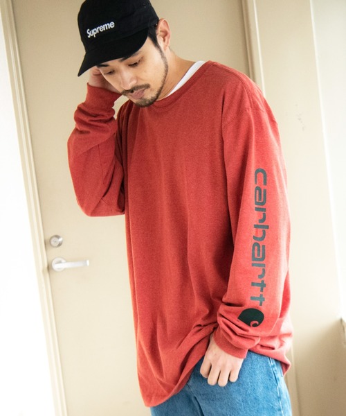 Carhartt(カーハート)の「Carhartt 袖ロゴロンT(Tシャツ/カットソー・メンズ・ブラック/ネイビー/ヘザーグレー/ブルー系その他2/グリーン系その他/コーラル/ワイン/ブルー系その他/ホワイト系その他/その他1・MEDIUM/LARGE/SMALL/X-LARGE)」の2枚目の写真