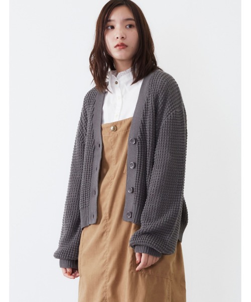 POU DOU DOU(プードゥドゥ)の「透かしワッフル編みカーディガン(ニット/セーター・レディース・アイボリー/ダークグレー/キャメル・3)」の6枚目の写真