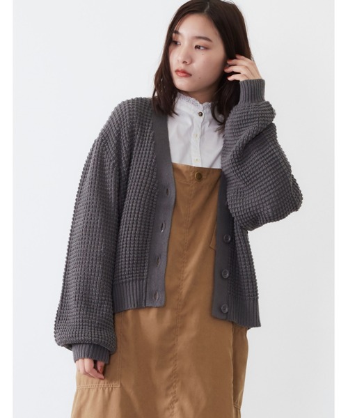 POU DOU DOU(プードゥドゥ)の「透かしワッフル編みカーディガン(ニット/セーター・レディース・アイボリー/ダークグレー/キャメル・3)」の7枚目の写真