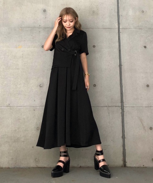 ENVYM（アンビー）の「ジャケットレイヤーライクＯＰ（ワンピース・レディース・ブラック/ベージュ/カーキ・FREE）」の2枚目の写真