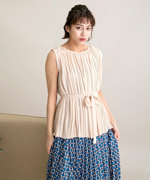 MILLION CARATS（ミリオンカラッツ）の「ランダムプリーツノースリーブブラウス（シャツ/ブラウス・レディース・ライトグリーン/ベージュ・FREE）」の11枚目の写真