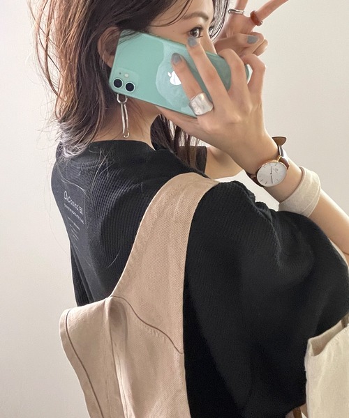 classicalelf(クラシカルエルフ)の「さらり、ワッフル。デイリーに使える、バックプリントトップス(Tシャツ/カットソー・レディース・オフホワイト/ブラック/モカ/グレー・MEDIUM/LARGE/XX-LARGE/X-LARGE)」の2枚目の写真