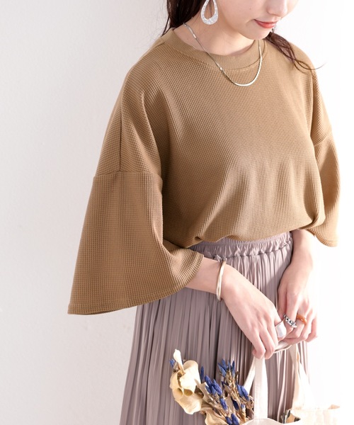 classicalelf(クラシカルエルフ)の「さらり、ワッフル。デイリーに使える、バックプリントトップス(Tシャツ/カットソー・レディース・オフホワイト/ブラック/モカ/グレー・MEDIUM/LARGE/XX-LARGE/X-LARGE)」の8枚目の写真