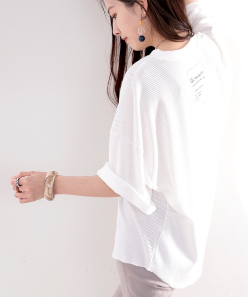 classicalelf(クラシカルエルフ)の「さらり、ワッフル。デイリーに使える、バックプリントトップス(Tシャツ/カットソー・レディース・オフホワイト/ブラック/モカ/グレー・MEDIUM/LARGE/XX-LARGE/X-LARGE)」の17枚目の写真