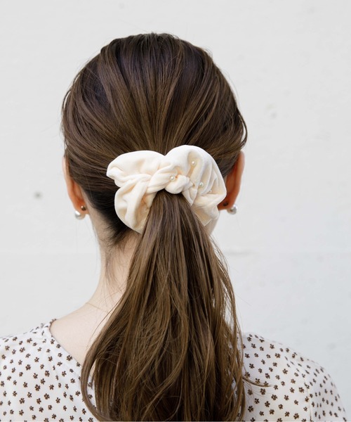 flower（フラワー）の「スノーパールシュシュ（シュシュ・レディース・ブラック/ベージュ/アイボリー・FREE）」の19枚目の写真