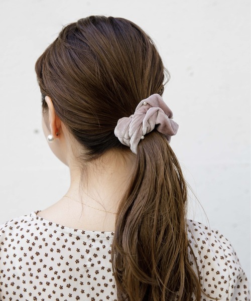 flower（フラワー）の「スノーパールシュシュ（シュシュ・レディース・ブラック/ベージュ/アイボリー・FREE）」の8枚目の写真