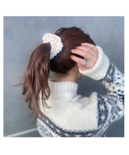 flower（フラワー）の「スノーパールシュシュ（シュシュ・レディース・ブラック/ベージュ/アイボリー・FREE）」の15枚目の写真