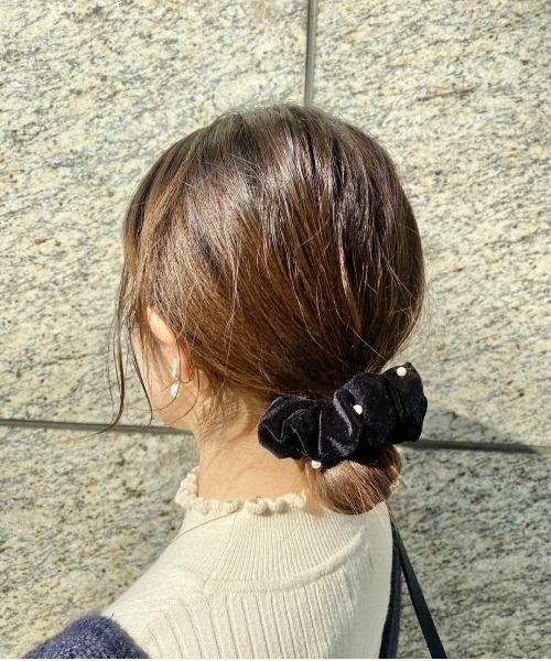 flower（フラワー）の「スノーパールシュシュ（シュシュ・レディース・ブラック/ベージュ/アイボリー・FREE）」の14枚目の写真