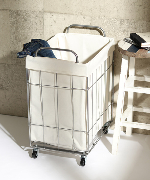 LBC（エルビーシー）の「折りたためるランドリースクエアバスケット　キャスター付き53L（ランドリーグッズ・レディース・ダークグリーン/オフホワイト/ブラック/グレー・FREE）」の2枚目の写真