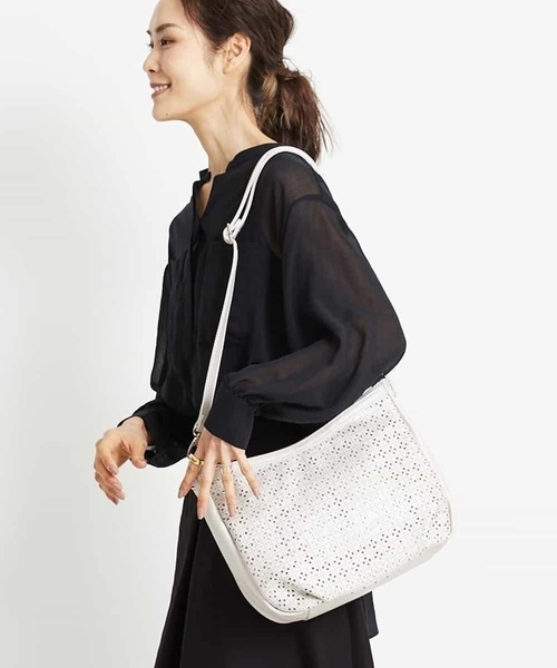 MK MICHEL KLEIN（エムケーミッシェルクラン）の「【チャーム付き】パンチングトートバッグ（トートバッグ・レディース・ライトパープル/ライトグレー/ネイビー/ライトブルー/ダークグレー/シルバー/オレンジ・00）」の6枚目の写真