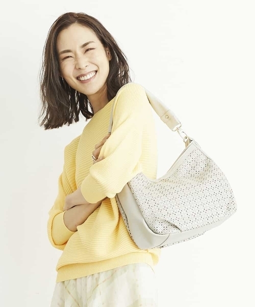 MK MICHEL KLEIN（エムケーミッシェルクラン）の「【チャーム付き】パンチングトートバッグ（トートバッグ・レディース・ライトパープル/ライトグレー/ネイビー/ライトブルー/ダークグレー/シルバー/オレンジ・00）」の2枚目の写真