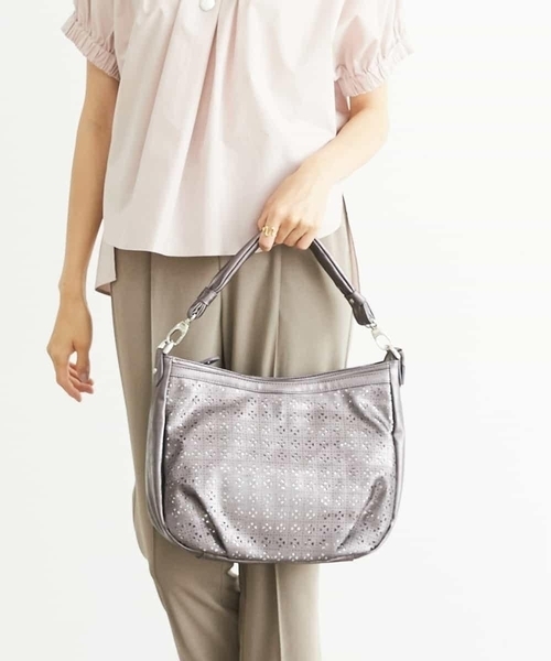 MK MICHEL KLEIN（エムケーミッシェルクラン）の「【チャーム付き】パンチングトートバッグ（トートバッグ・レディース・ライトパープル/ライトグレー/ネイビー/ライトブルー/ダークグレー/シルバー/オレンジ・00）」の3枚目の写真