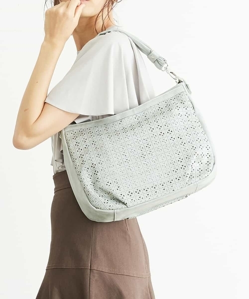 MK MICHEL KLEIN（エムケーミッシェルクラン）の「【チャーム付き】パンチングトートバッグ（トートバッグ・レディース・ライトパープル/ライトグレー/ネイビー/ライトブルー/ダークグレー/シルバー/オレンジ・00）」の4枚目の写真