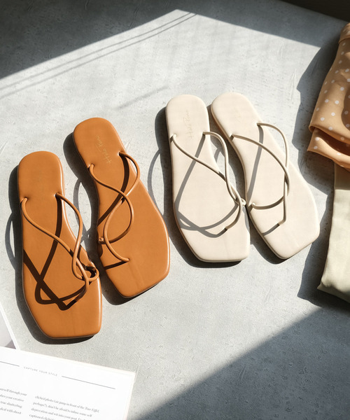 AmiAmi(アミアミ)の「クロスチューブストラップトングサンダル(サンダル・レディース・ブラック/ブラウン/アイボリー/キャメル・LL/S/M/L)」の17枚目の写真