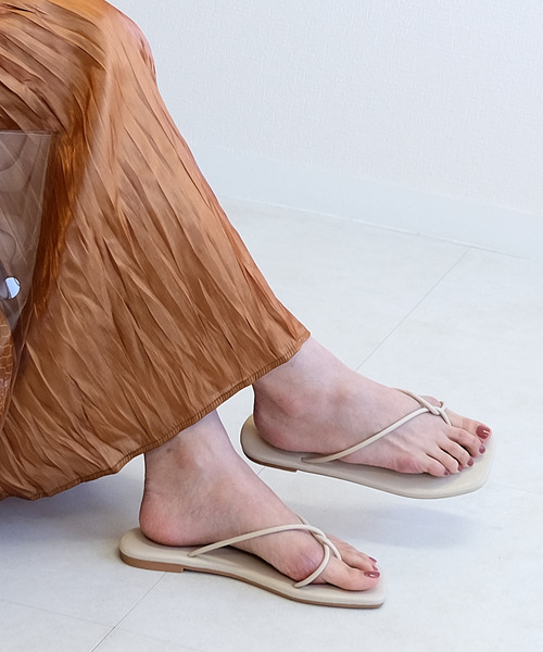 AmiAmi(アミアミ)の「クロスチューブストラップトングサンダル(サンダル・レディース・ブラック/ブラウン/アイボリー/キャメル・LL/S/M/L)」の20枚目の写真