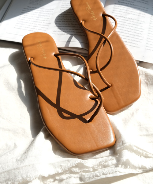 AmiAmi(アミアミ)の「クロスチューブストラップトングサンダル(サンダル・レディース・ブラック/ブラウン/アイボリー/キャメル・LL/S/M/L)」の15枚目の写真