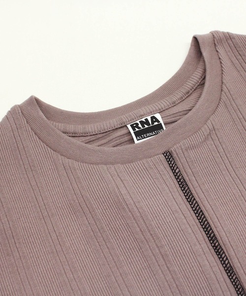 RNA(アールエヌエー)の「M1672 リブカラーシームTEE(Tシャツ/カットソー・レディース・オフホワイト/ブラック/ベージュ・MEDIUM)」の5枚目の写真