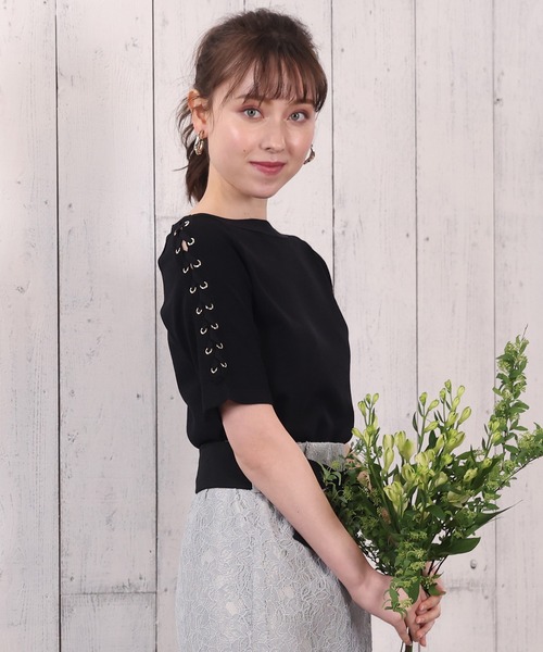 ASTORIA ODIER(アストリアオディール)の「スピンドルボートネックプルオーバー(ニット/セーター・レディース・ブラック/ホワイト/マジェンタ/レッド・MEDIUM)」の1枚目の写真