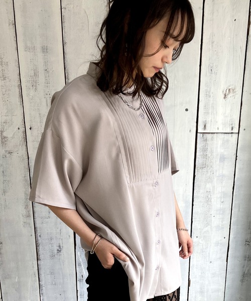 Lull（ルル）の「【Lull / ルル】プリーツバンドカラーシャツ（シャツ/ブラウス・レディース・グレイッシュベージュ/ピンク/ホワイト/ミント/ブラック/ベージュ・ONESIZE）」の11枚目の写真