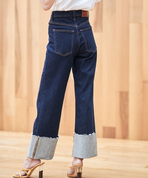 &. NOSTALGIA(アンドドットノスタルジア)の「ロールアップワイドデニムパンツ(デニムパンツ・レディース・インディゴブルー/ブルー/ブラック・S/M)」の13枚目の写真