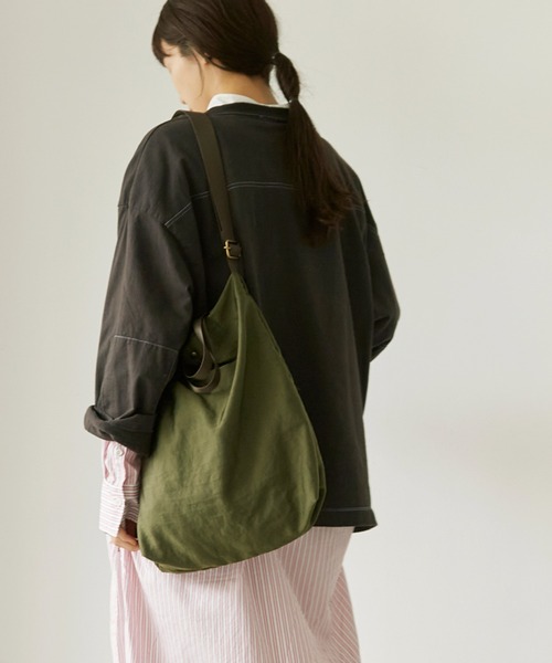 note et silence （ノートエシロンス）の「.ナイロンツイル ショルダーBAG（ショルダーバッグ・レディース・カーキ/ブラック・FREE）」の4枚目の写真