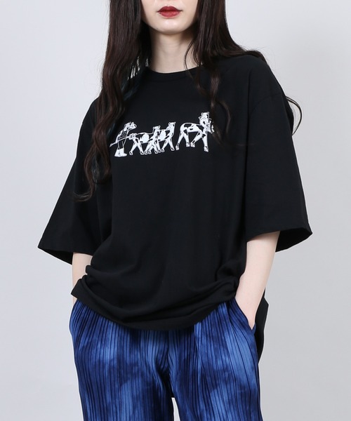 PUNYUS(プニュズ)の「Cattle Tシャツ(Tシャツ/カットソー・レディース・ブラック/ホワイト/グリーン/イエロー・3/4/1/2)」の3枚目の写真