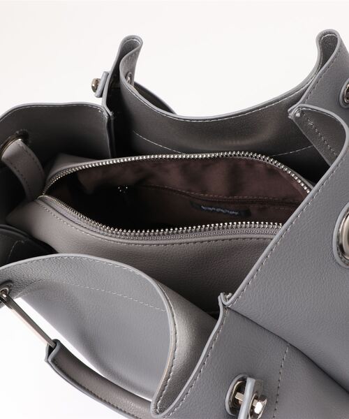 NATURAL BEAUTY BASIC(ナチュラルビューティーベーシック)の「メタルハンドルタックショルダー(ショルダーバッグ・レディース・ブラック/ベージュ/ベージュ系その他2/ブルー/ラベンダー・フリ-)」の19枚目の写真